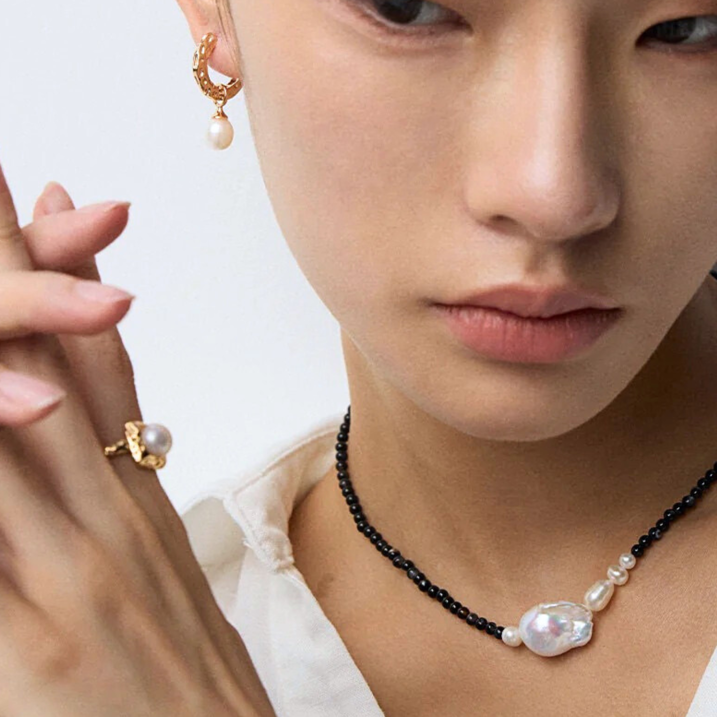Baroque Pearl & Black Onyx Beaded Necklace — Vintage Gold (S925)