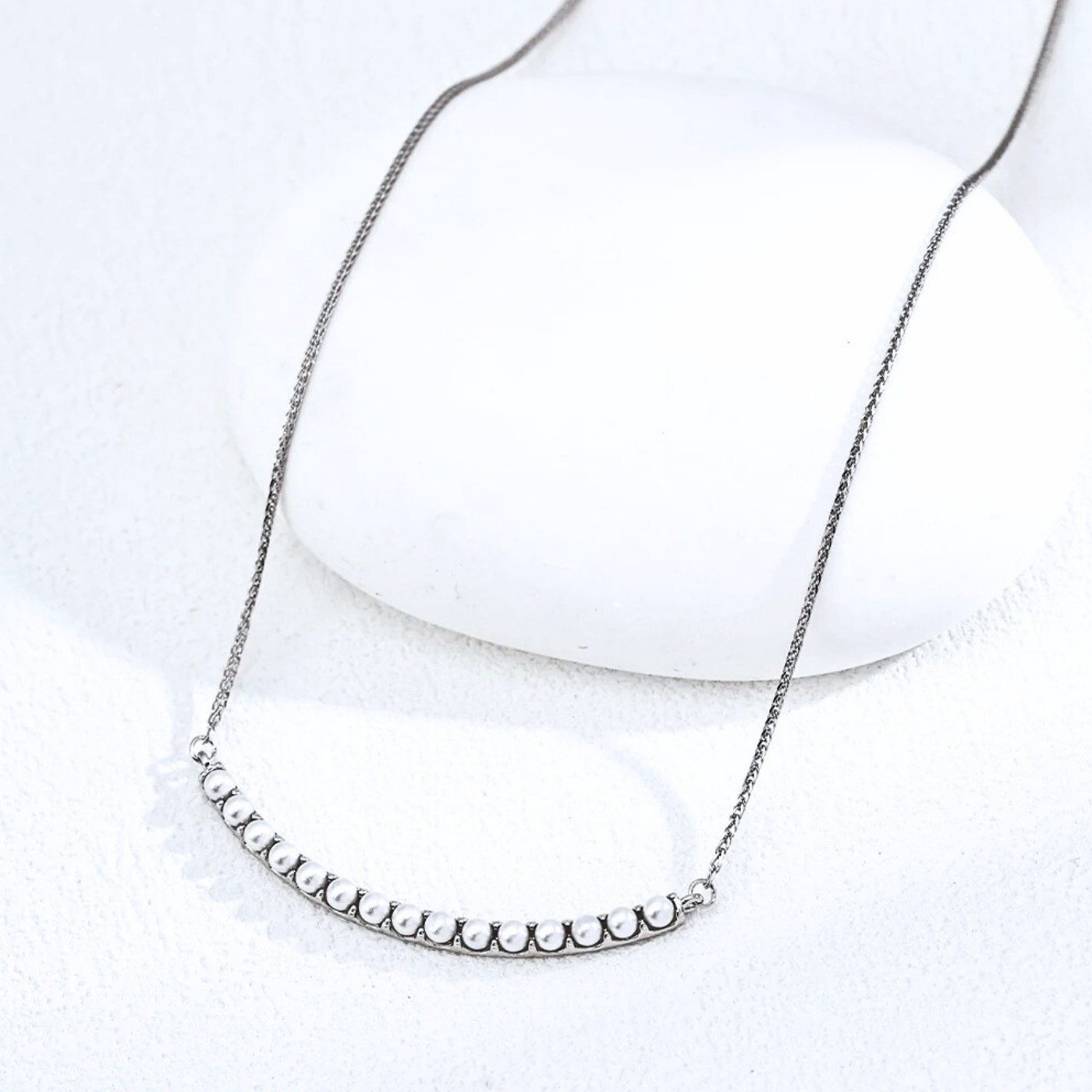 Curved Pearl Bar Necklace – Vintage Gold / White Gold
