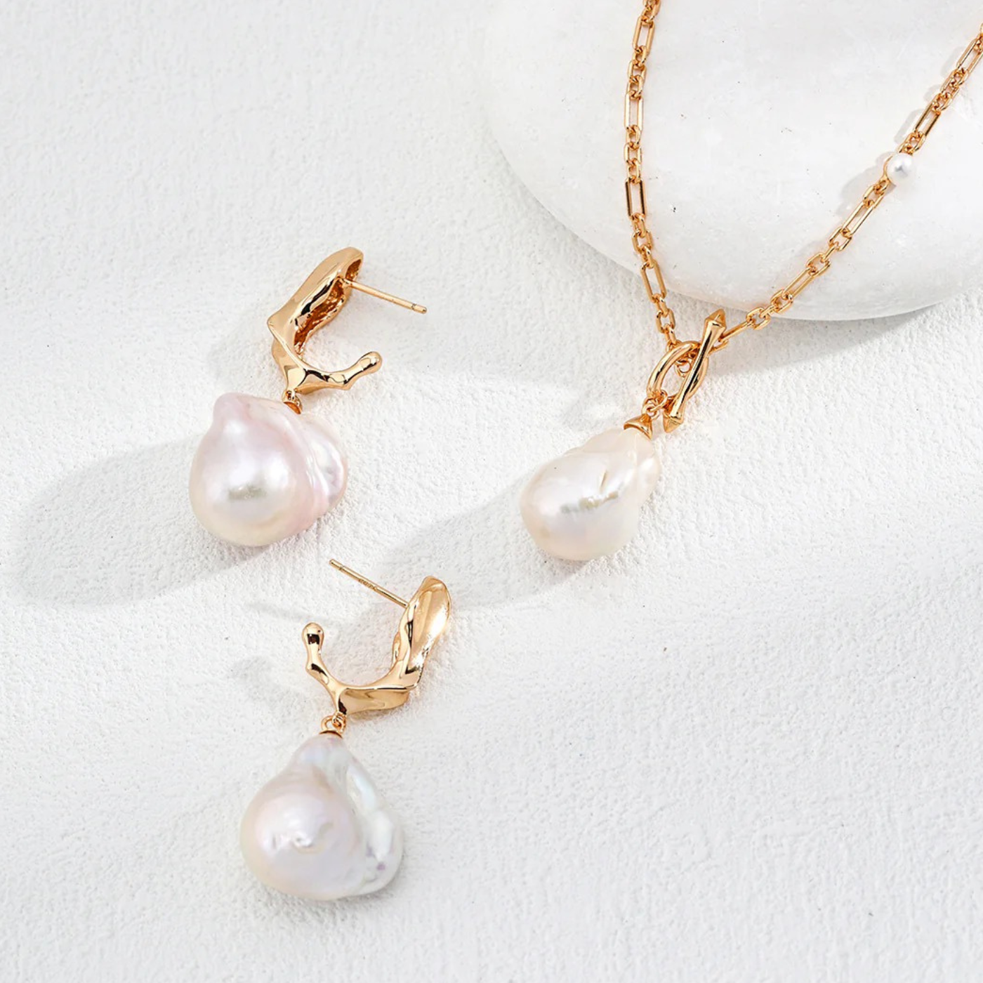Molten Baroque Pearl Drop Earrings – Vintage Gold / White Gold