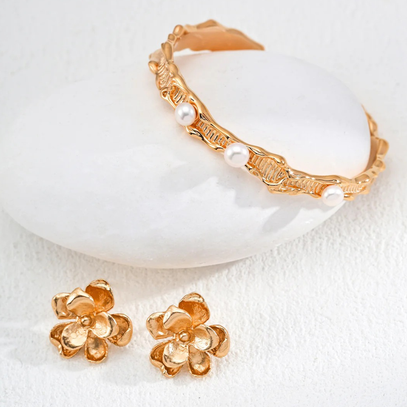 Floral Stud Earrings - S925 Vintage Gold