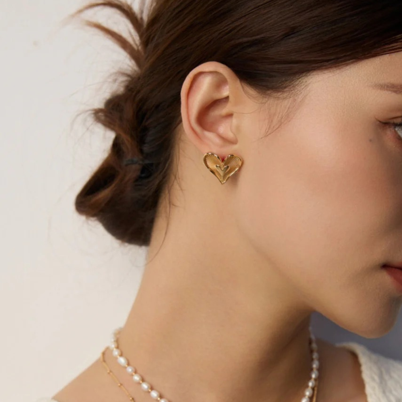 Radiant Heart Stud Earrings in S925 Sterling Silver Vintage Gold / White Gold