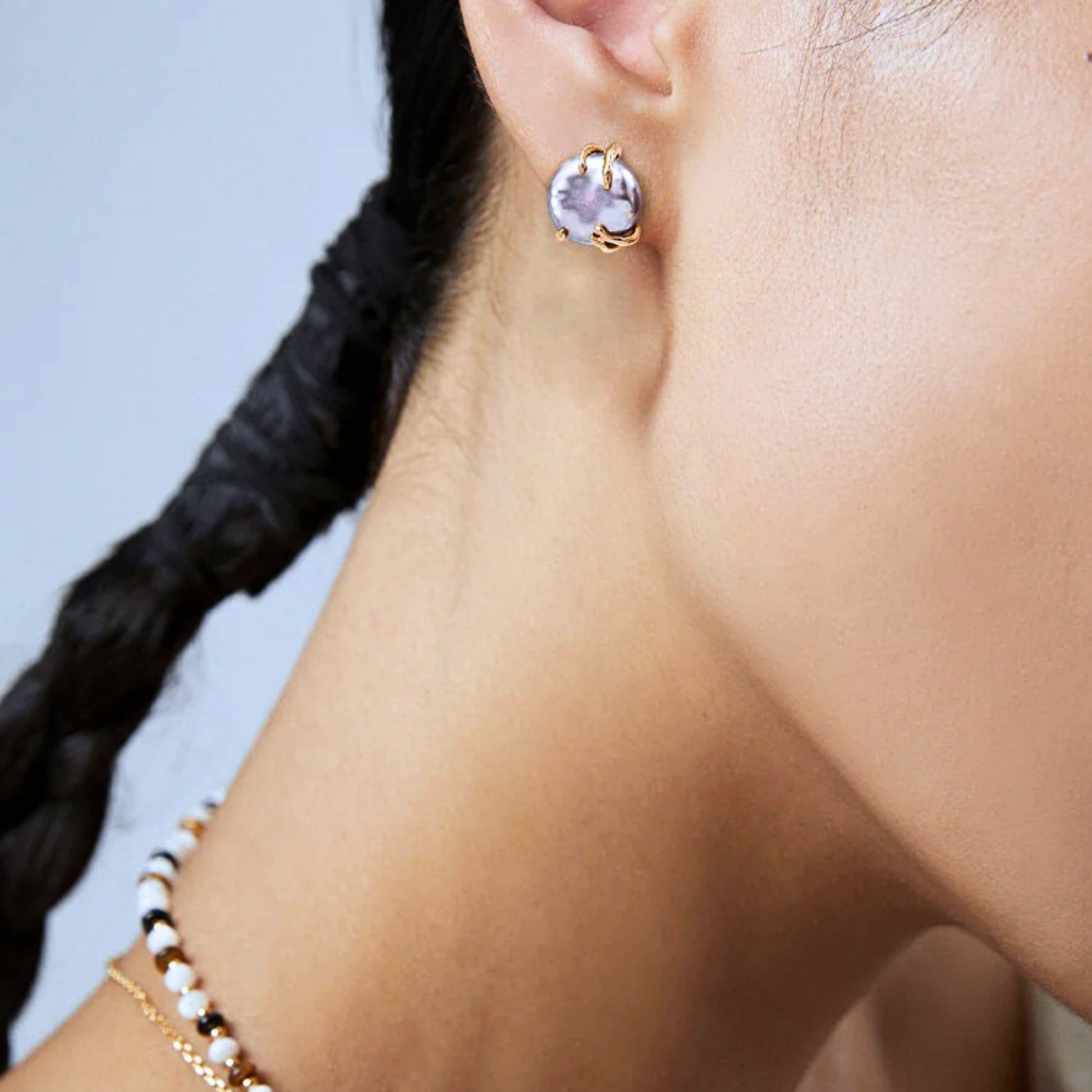 Sculpted Claw Coin Pearl Earrings – Vintage Gold
