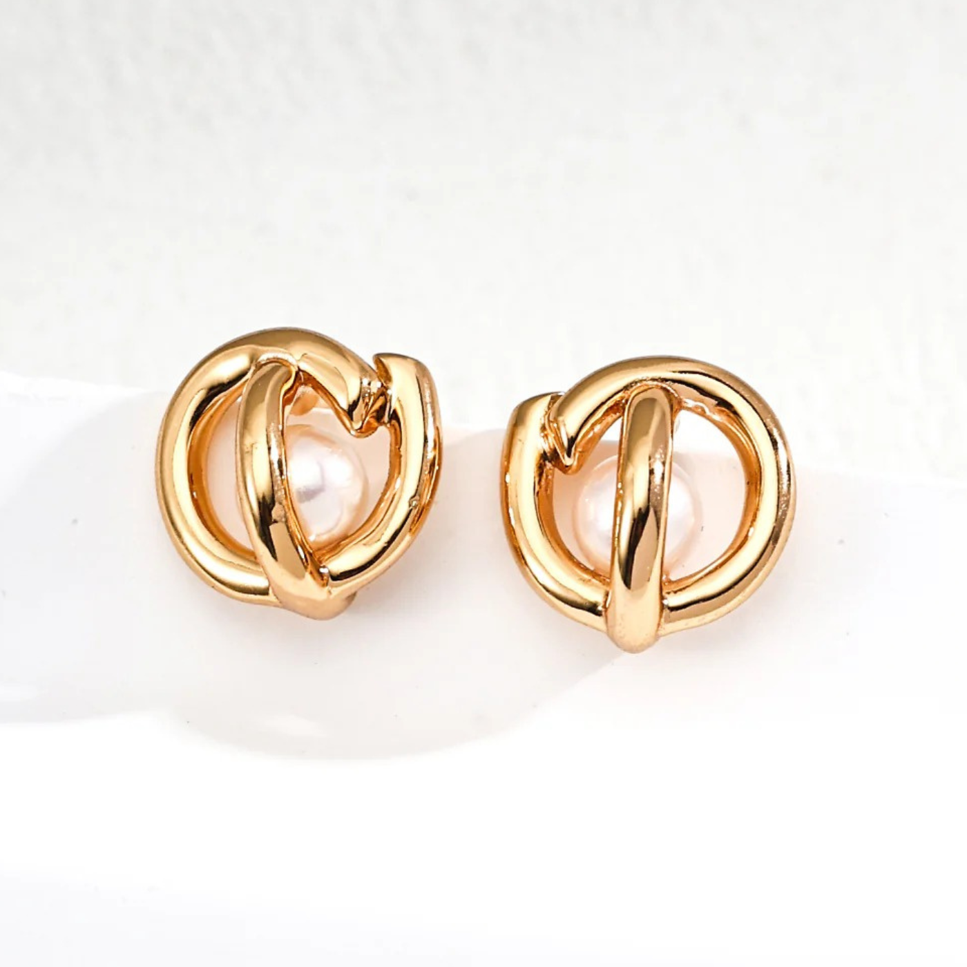 Lumière Pearl Stud Earrings – S925 Sterling Silver in Vintage Gold & White Gold