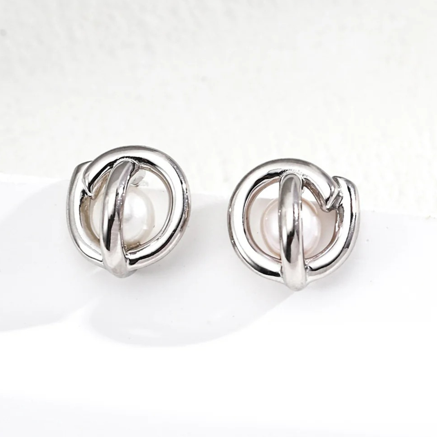 Lumière Pearl Stud Earrings – S925 Sterling Silver in Vintage Gold & White Gold