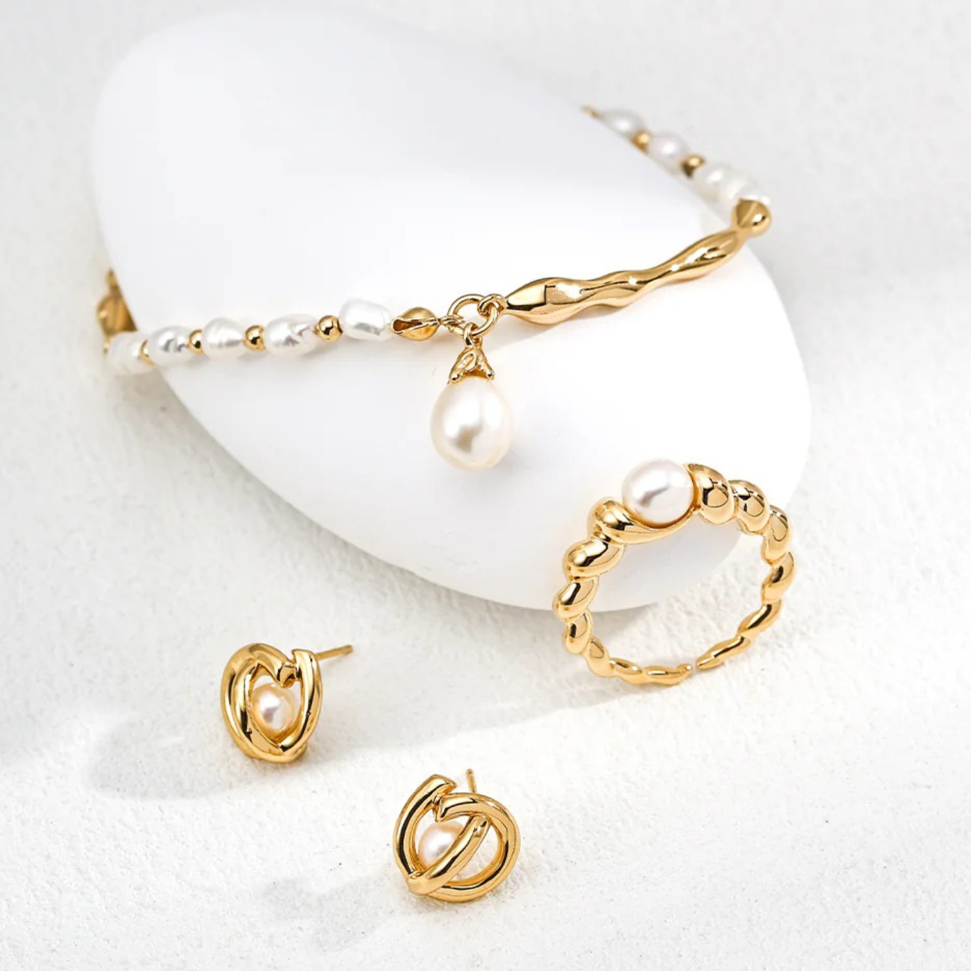 Lumière Pearl Stud Earrings – S925 Sterling Silver in Vintage Gold & White Gold