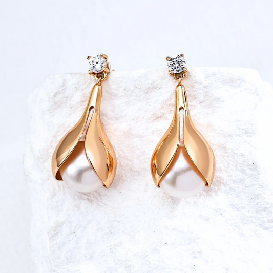 Teardrop Pearl Earrings – Vintage Gold / White Gold
