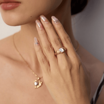 Mother - of - Pearl Ring in S925 Sterling Silver (Adjustable) Vintage Style - Beloved Moments Jewels & Co. Inc.